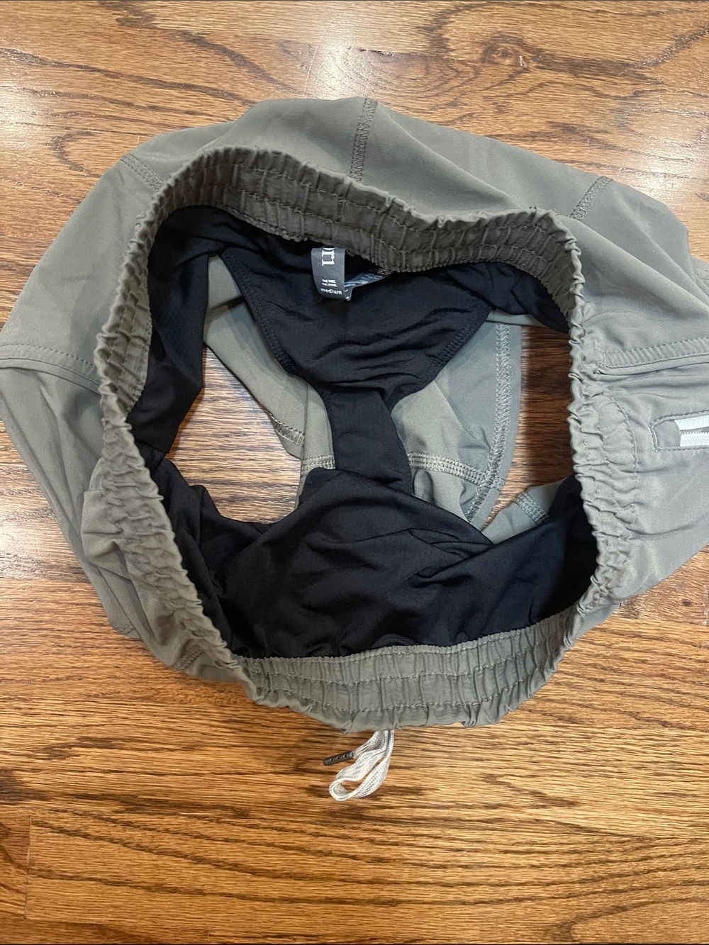 Vuori Women's Clementine 2.0 Shorts in Olive gray Sz M - Picture 7 of 13